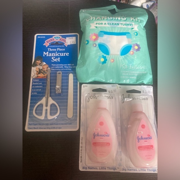 4/$25 Baby Travel set. Includes manicure set, Johnson’s baby lotion(2) & more - Picture 1 of 4